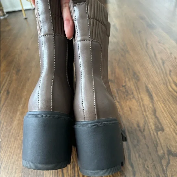 Brown heeled Fall boot, Women’s Size 9 - Picture 5 of 5